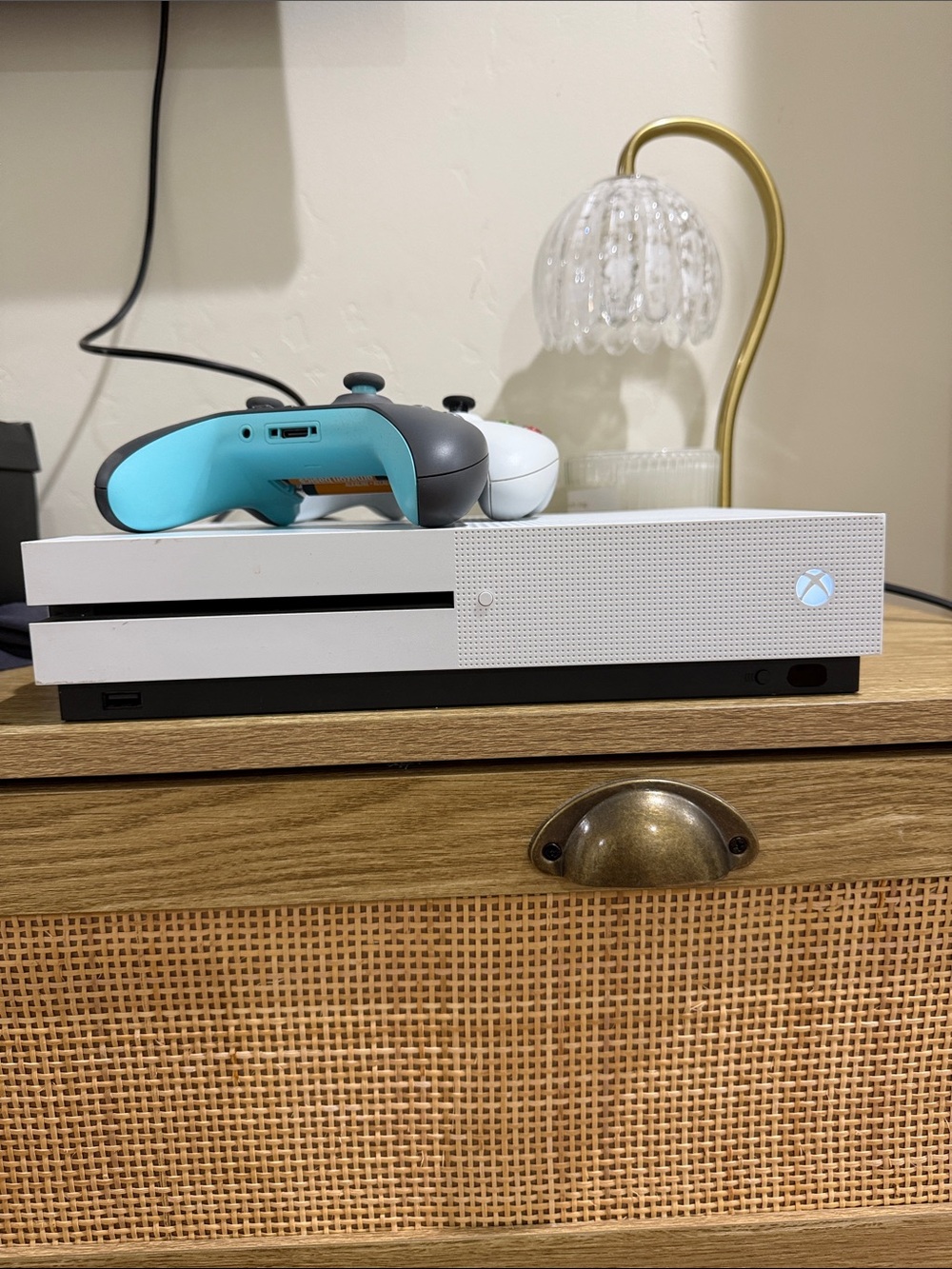 Microsoft Xbox One S Console in White - Picture 10 of 11